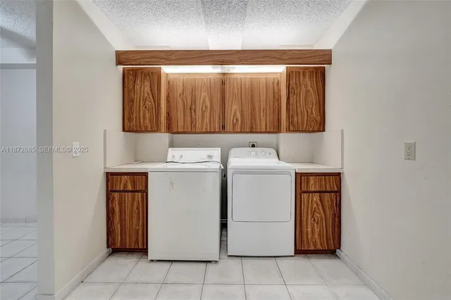 $2,200 | 1502 Whitehall Drive, Unit 303, Davie, FL 33324