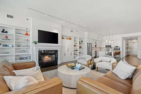 $1,850,000 | 600 South 2nd Street, Unit S405, Minneapolis, MN 55401