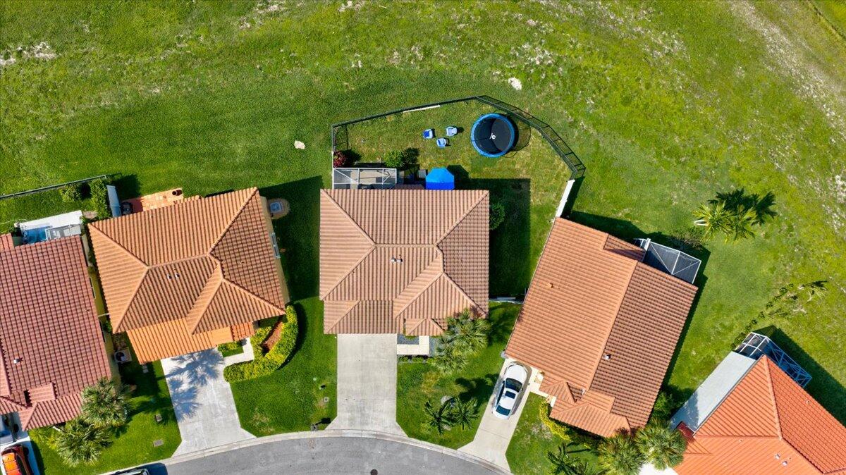10712 Oak Lake Way Boca Raton, FL 33498 - Photo 8 of 48 42-DJI_20260629223653_0617_D_18_D_19_D_2