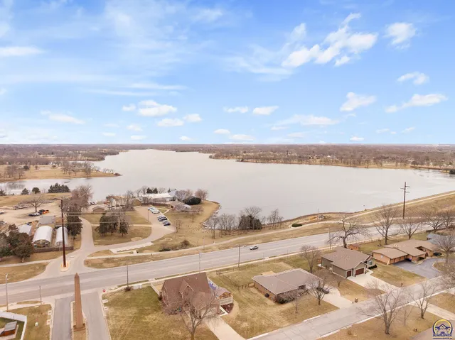 $479,900 | 3313 Southeast Virgo Avenue, Topeka, KS 66605