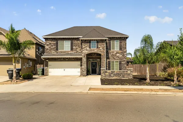 $525,000 | 2211 North Divisadero Street, Visalia, CA 93291