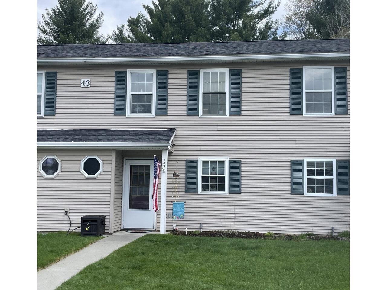 43 Colonial Road, Unit 103 Fairfax, VT 05454 - Photo 2 of 37 Gallery Image 2