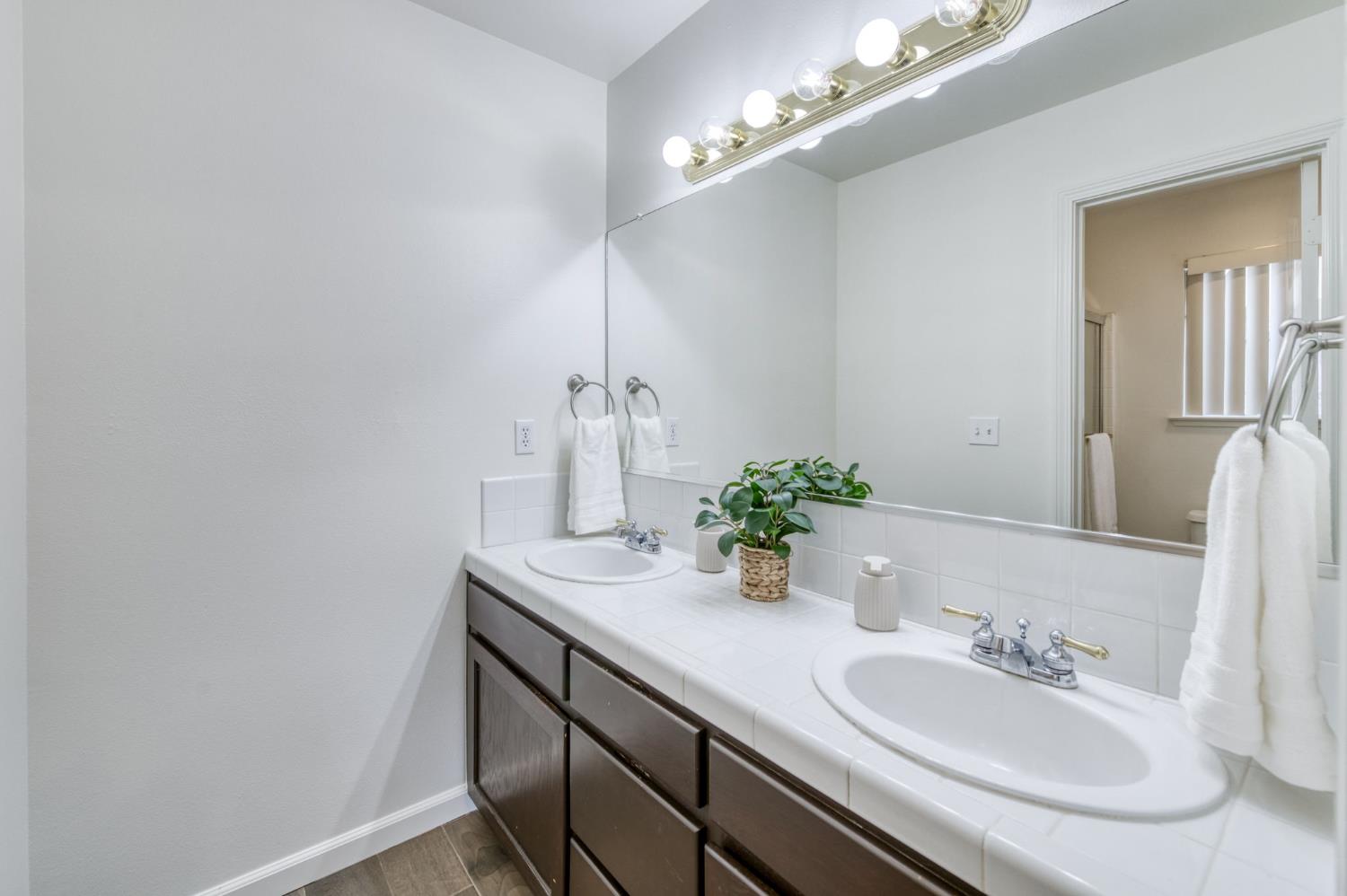 6564 North State Street Fresno, CA 93722 - Photo 11 of 16