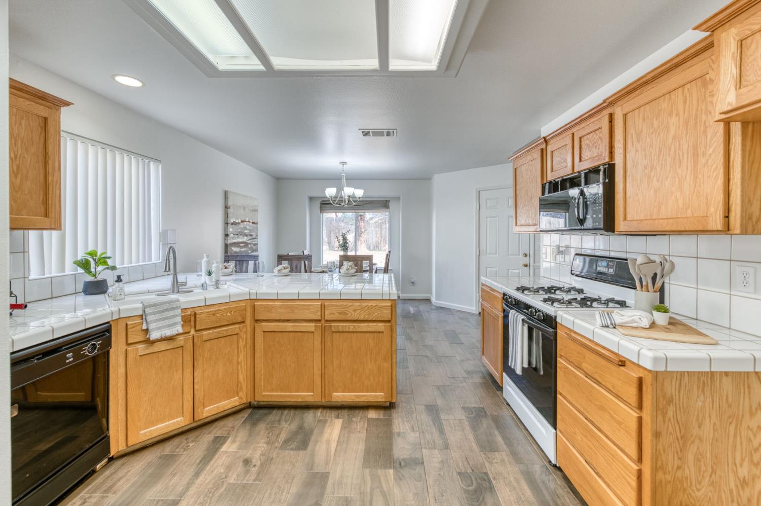 6564 North State Street Fresno, CA 93722 - Photo 8 of 16