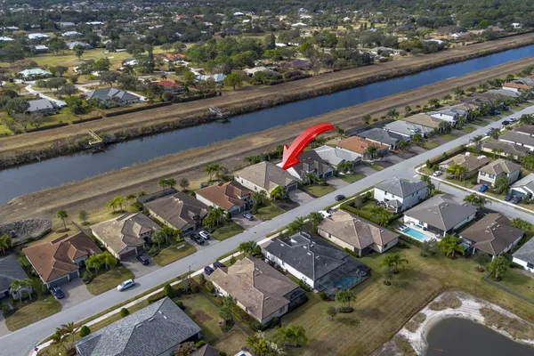 $774,900 | 744 Southeast Villandry Way, Port St. Lucie, FL 34984