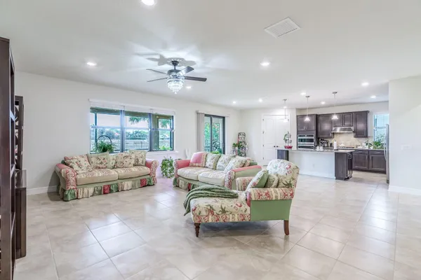 $774,900 | 744 Southeast Villandry Way, Port St. Lucie, FL 34984