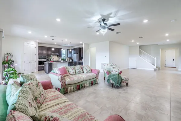 $774,900 | 744 Southeast Villandry Way, Port St. Lucie, FL 34984