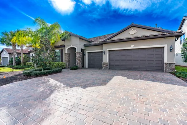 $774,900 | 744 Southeast Villandry Way, Port St. Lucie, FL 34984