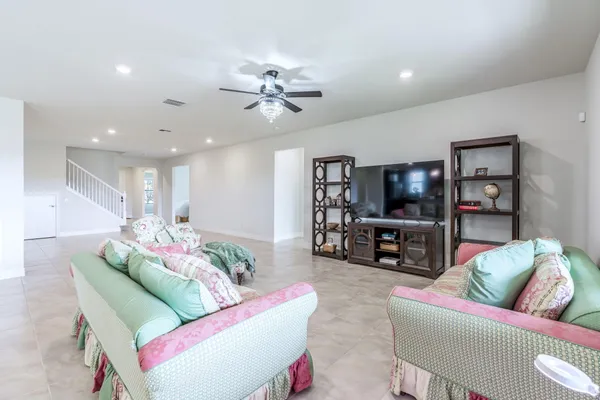 $774,900 | 744 Southeast Villandry Way, Port St. Lucie, FL 34984