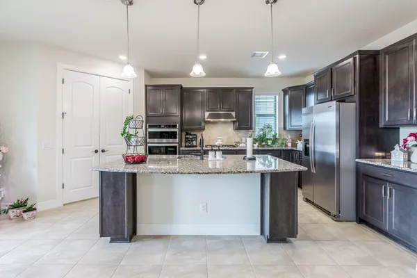$774,900 | 744 Southeast Villandry Way, Port St. Lucie, FL 34984