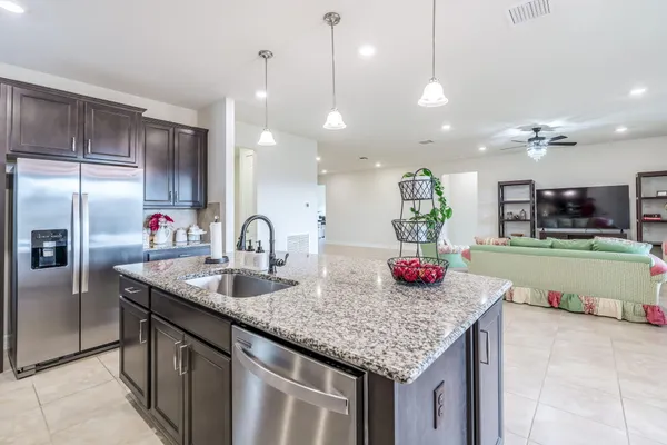 $774,900 | 744 Southeast Villandry Way, Port St. Lucie, FL 34984
