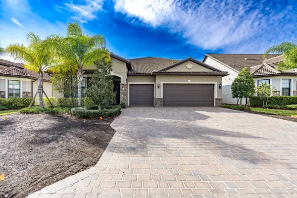 $774,900 | 744 Southeast Villandry Way, Port St. Lucie, FL 34984