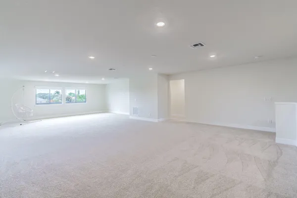 $774,900 | 744 Southeast Villandry Way, Port St. Lucie, FL 34984