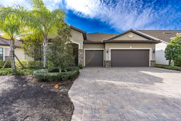 $774,900 | 744 Southeast Villandry Way, Port St. Lucie, FL 34984