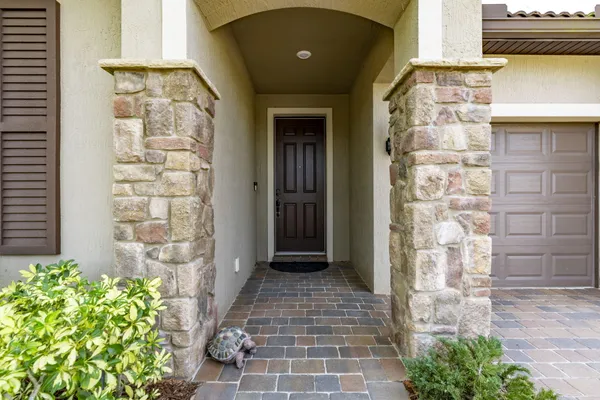 $774,900 | 744 Southeast Villandry Way, Port St. Lucie, FL 34984