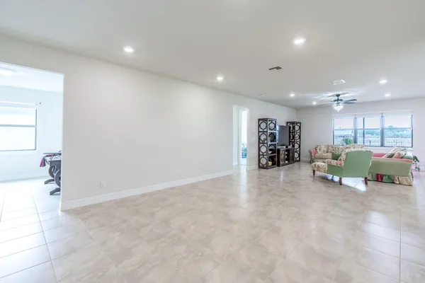$774,900 | 744 Southeast Villandry Way, Port St. Lucie, FL 34984