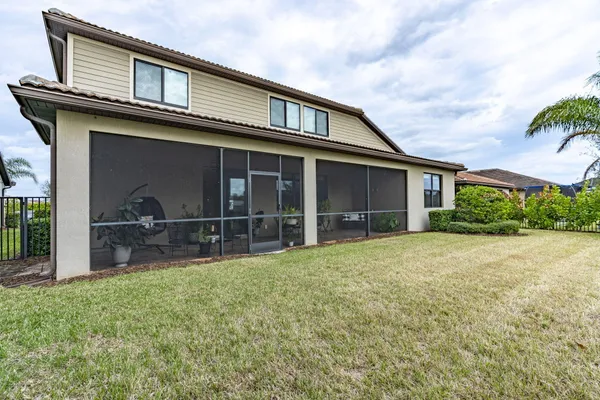 $774,900 | 744 Southeast Villandry Way, Port St. Lucie, FL 34984