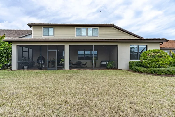 $774,900 | 744 Southeast Villandry Way, Port St. Lucie, FL 34984