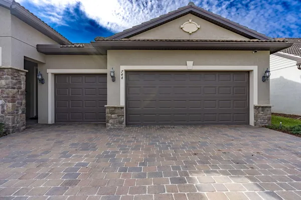 $774,900 | 744 Southeast Villandry Way, Port St. Lucie, FL 34984