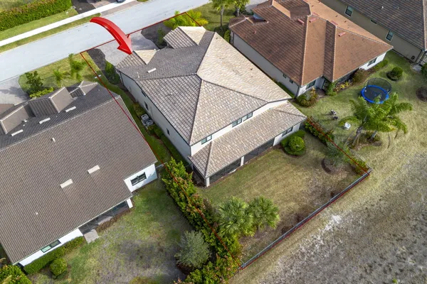 $774,900 | 744 Southeast Villandry Way, Port St. Lucie, FL 34984