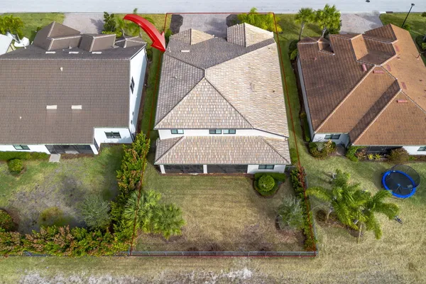 $774,900 | 744 Southeast Villandry Way, Port St. Lucie, FL 34984