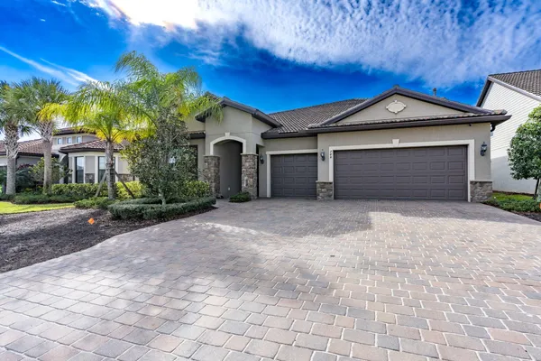 $774,900 | 744 Southeast Villandry Way, Port St. Lucie, FL 34984