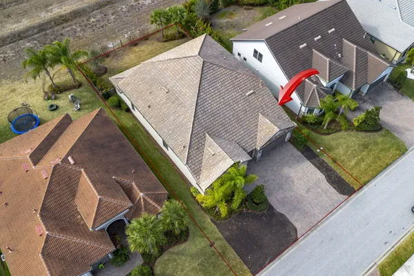 $774,900 | 744 Southeast Villandry Way, Port St. Lucie, FL 34984