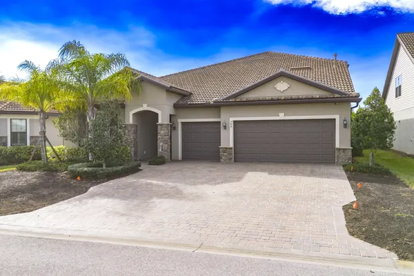 $774,900 | 744 Southeast Villandry Way, Port St. Lucie, FL 34984