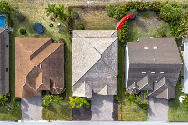 $774,900 | 744 Southeast Villandry Way, Port St. Lucie, FL 34984