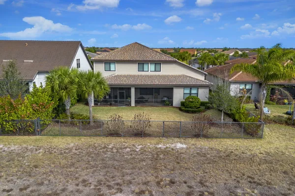 $774,900 | 744 Southeast Villandry Way, Port St. Lucie, FL 34984