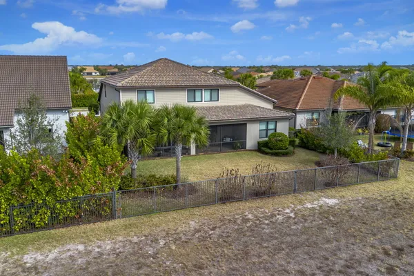 $774,900 | 744 Southeast Villandry Way, Port St. Lucie, FL 34984