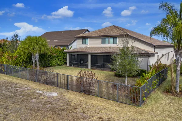 $774,900 | 744 Southeast Villandry Way, Port St. Lucie, FL 34984