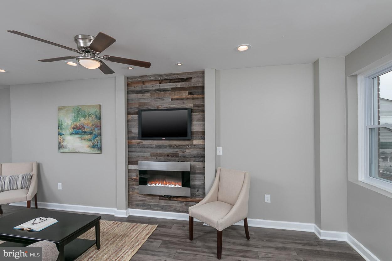 3812 Flowerton Road Baltimore, MD 21229 - Photo 13 of 29 Living Room