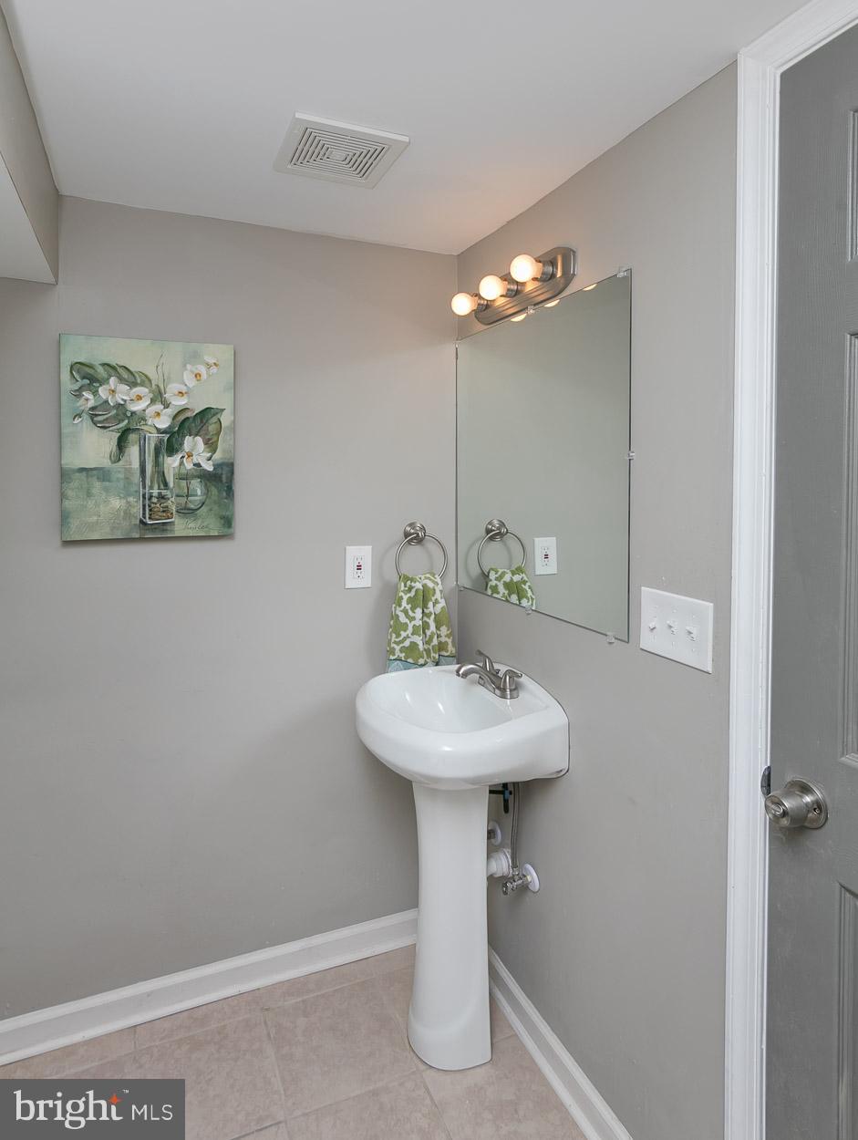 3812 Flowerton Road Baltimore, MD 21229 - Photo 26 of 29 Bath