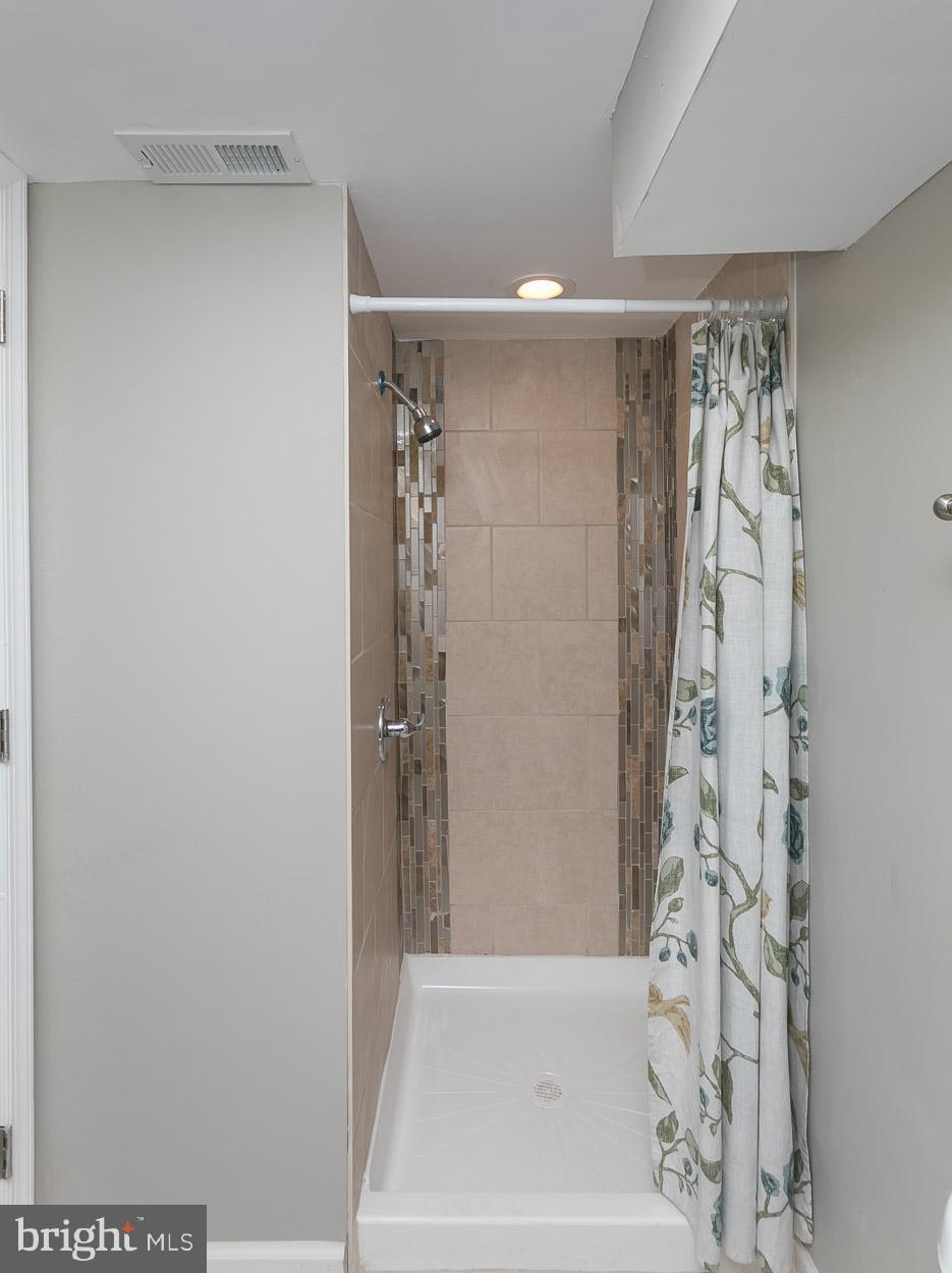 3812 Flowerton Road Baltimore, MD 21229 - Photo 27 of 29 Bath