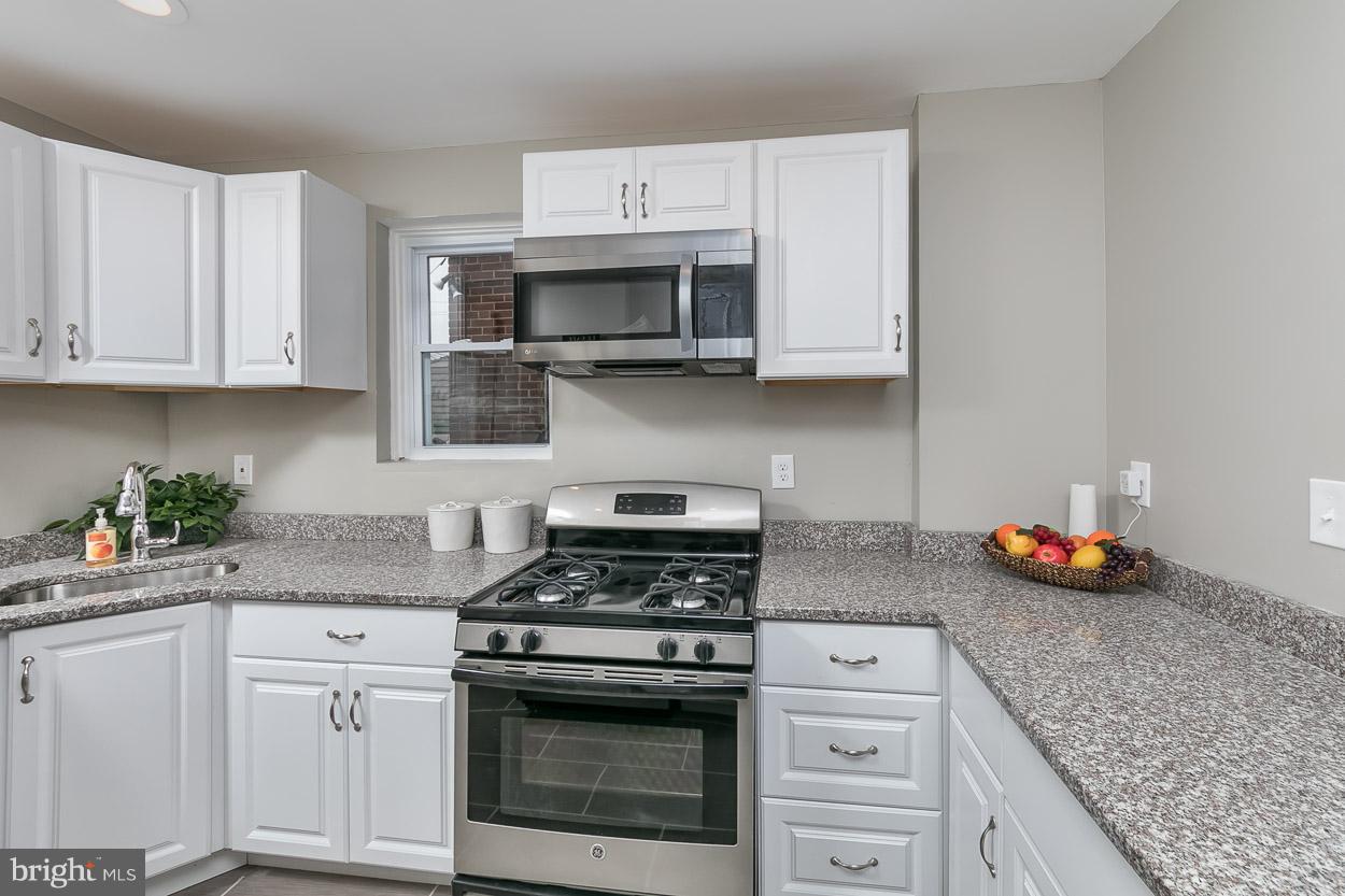 3812 Flowerton Road Baltimore, MD 21229 - Photo 5 of 29 Kitchen