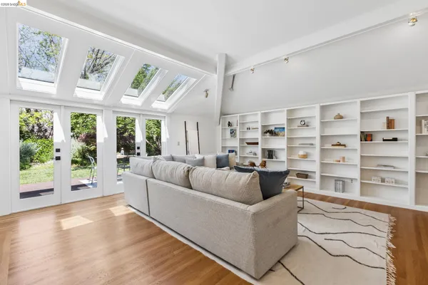 $1,895,000 | 5633 Oak Grove Avenue, Oakland, CA 94618