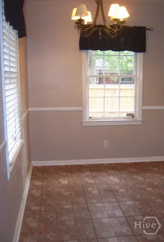 $2,100 | 320 Kensington Drive, Savannah, GA 31405