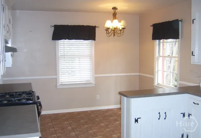 $2,100 | 320 Kensington Drive, Savannah, GA 31405
