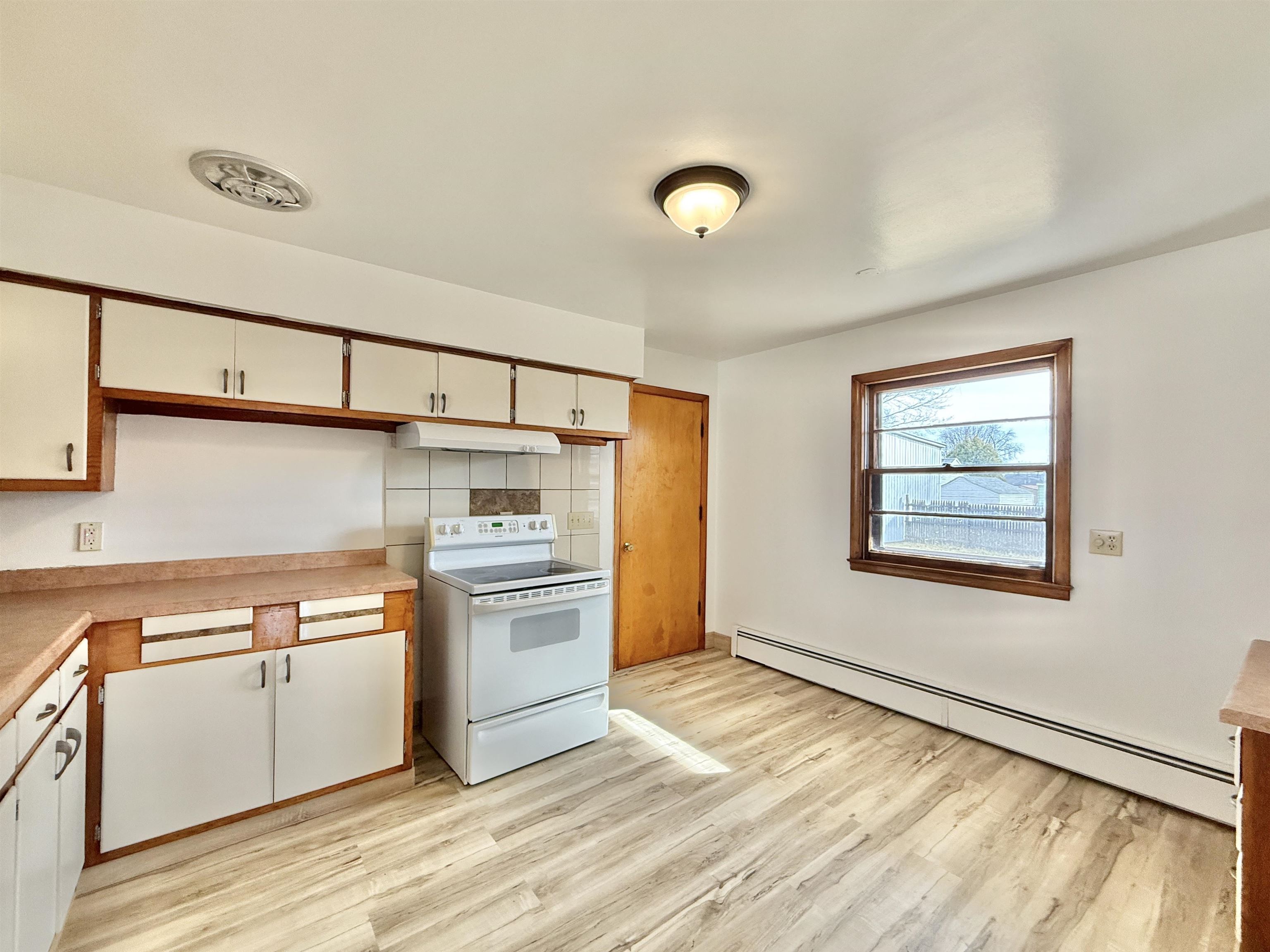 1546 Summit Avenue Beloit, WI 53511 - Photo 8 of 24