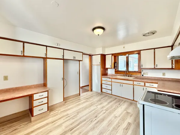 $209,000 | 1546 Summit Avenue, Beloit, WI 53511