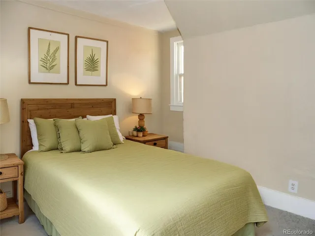 a view of entryway with furniture