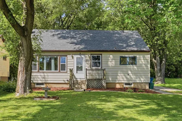 $119,900 | 1009 Chicago Avenue, Dixon, IL 61021