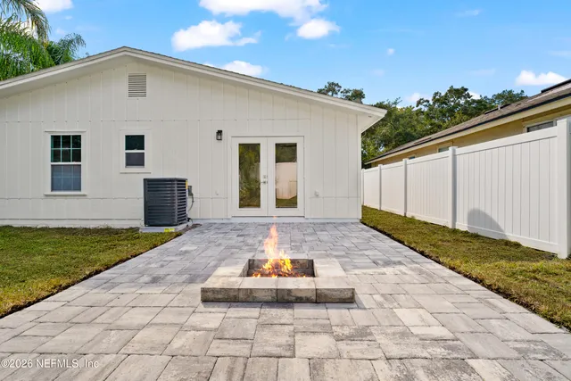 a front view of house with yard