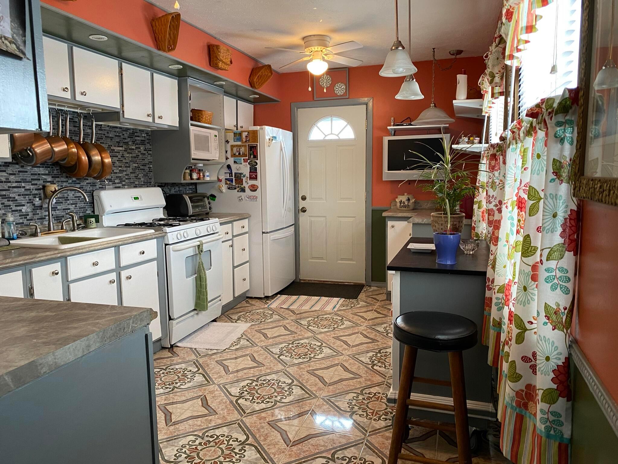 3370 Arnsby Road Columbus, OH 43232 - Photo 3 of 28 Gallery Image 3
