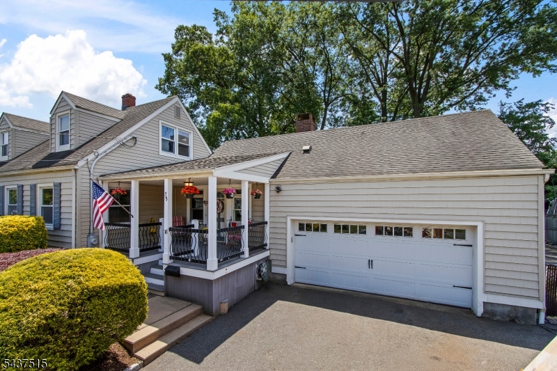 75 Lancaster Road Woodbridge, NJ 07067 - Photo 2 of 33