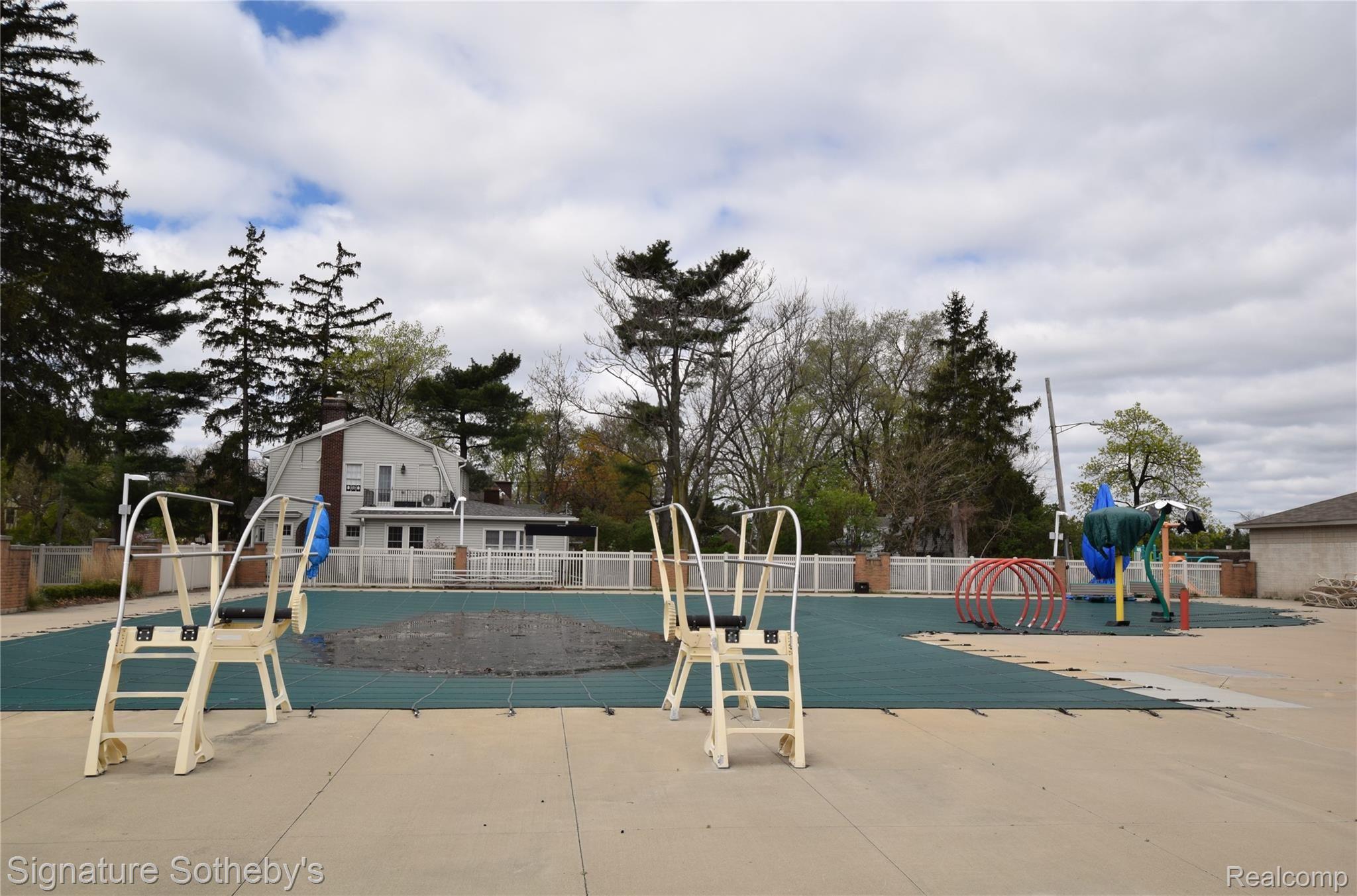 53 Wellesley Drive Pleasant Ridge, MI 48069 - Photo 49 of 49 Community Pool