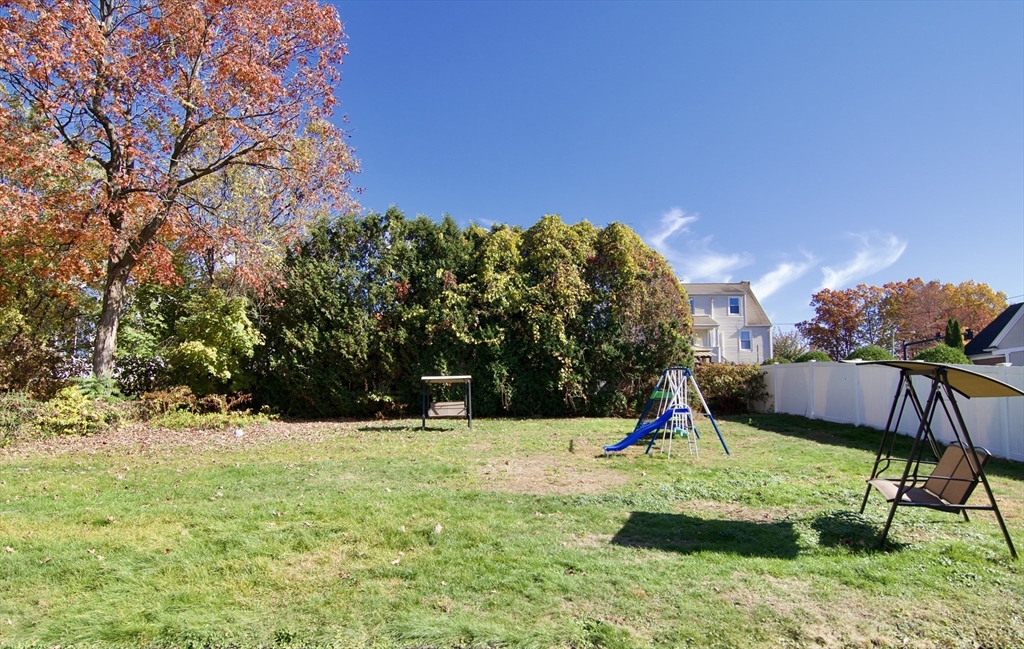 23 Clement Street Springfield, MA 01118 - Photo 4 of 42