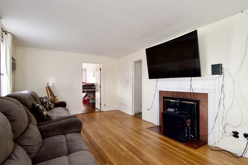 23 Clement Street Springfield, MA 01118 - Photo 7 of 42