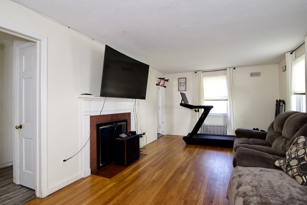 23 Clement Street Springfield, MA 01118 - Photo 8 of 42
